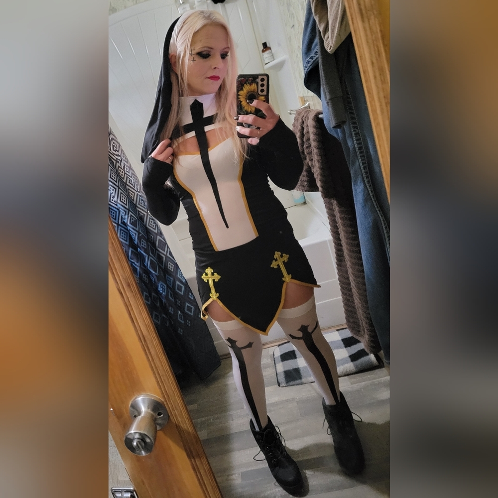 Nun costume